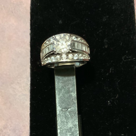 NWOT Solitaire Engagement Ring w/ CZs Sz 6.75 - JTV - Sterling Silver - Picture 4 of 11